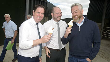 Agriculture minister says focus ‘100%’ on derogation, as sun shines down on Ballinadee Image
