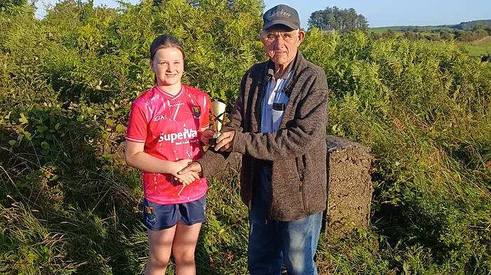 Ciara Harrington Dromourneen received her trophy from Jerry Murphy on winning the Carbery U12 Girls Road Bowling Final.
