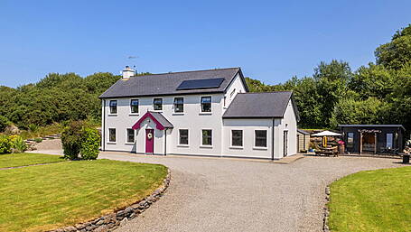 HOUSE OF THE WEEK: Contemporary living in a peaceful country setting Image