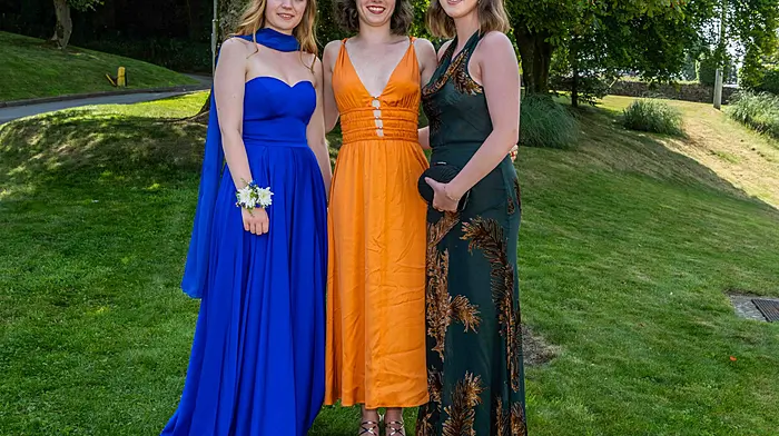 Rhia Shorten (Bandon); Fuchsia Sutton (Bandon) and Heather Barron (Cobh) ready for the Bandon Grammar School’s Debs which was held at the Rochestown Park Hotel in Cork.  (Photo: Andy Gibson)