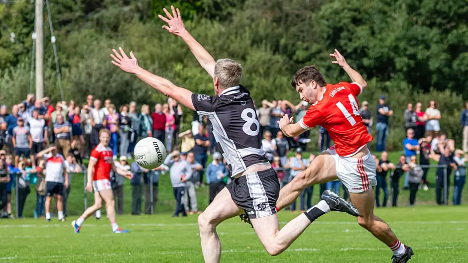Chris Óg Jones torments Castletownbere as Uibh Laoire show they mean business Image