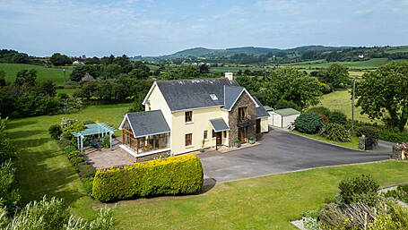 HOUSE OF THE WEEK: Book End, Reenascreena Image