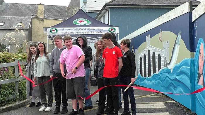 Youth group creatives unveil mural in Bandon Image