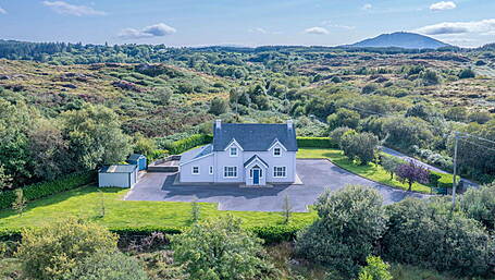 HOUSE OF THE WEEK: Coolcaha, close to Ballydehob, guiding at €575,000 Image
