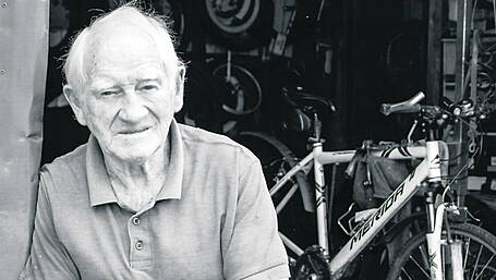 Joe closes bike shop in Bandon after 65 years Image