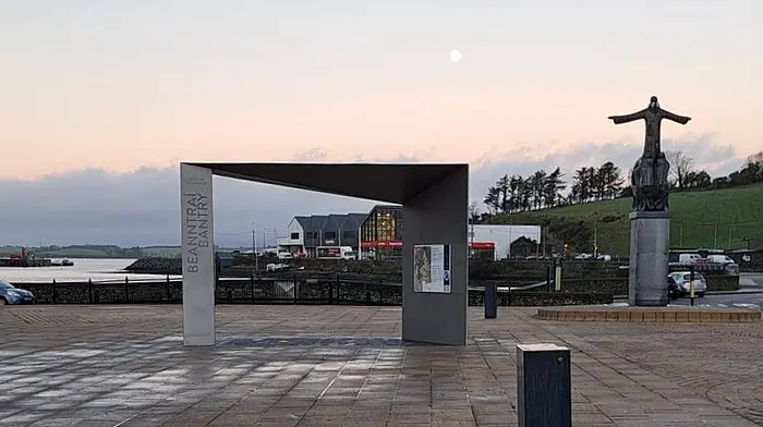 Anger at cost of sign replacing shelter in Bantry Image