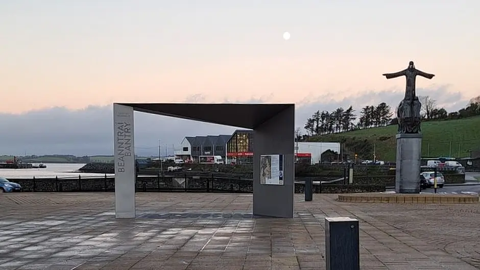 Anger at cost of sign replacing shelter in Bantry Image