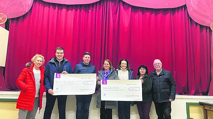 The Glengarriff Theatre Group recently presented €4,400 to their chosen recipients for this year. A sum of €2,200 was presented to principal Cathal McCarthy of Scoil Mhuire agus Bharra in Bantry and a sum of €2,200 was presented to Coláiste Pobail Bheanntraí. Thanks was expressed to everyone who attended the charity show and also for buying raffle tickets. From left: Geraldine O’Shea, Cathal McCarthy, Eoghan Quish, Niamh O’Leary, Aisling Morris, Maria O’Sullivan and John Dervan.