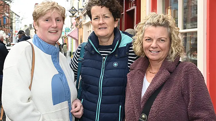 Anita O'Donovan from Rosscarbery (left) met up with Clonakilty's Meave Kelly (centre) and Louise Dillion in Pearse Street.   (Photo: Martin Walsh)