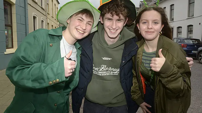 Saoirse O'Sullivan, Harry Hayes and Jasmine Hastings enjoying the parade in Clonakilty.   (Photo: Denis Boyle)