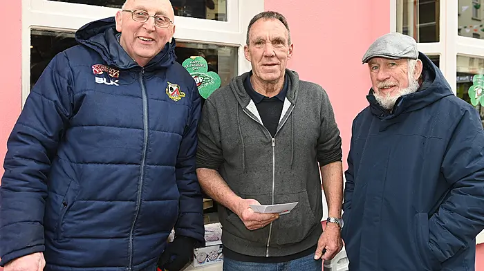 Clonakilty's Gerald Kingston (centre) picking his lotto numbers from Clonakilty RFC members Eugene Brennan (left) and Denis Noonan at their popular lotto location outside O'Donovan's Hotel on Pearse Street.   (Photo: Martin Walsh)