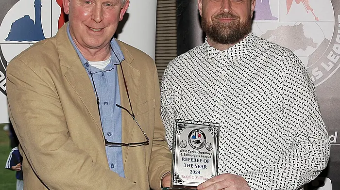 WCSSL Chairman Declan Deasy presents the Referee of the Year to Tadhg O'Sullivan.