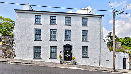 HOUSE OF THE WEEK: Castletownshend’s White House offers diplomatic luxury Image