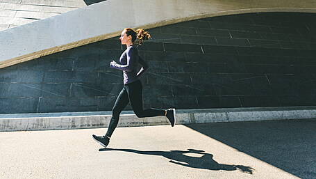 WOMAN ON THE VERGE: Off the phone, up and running Image
