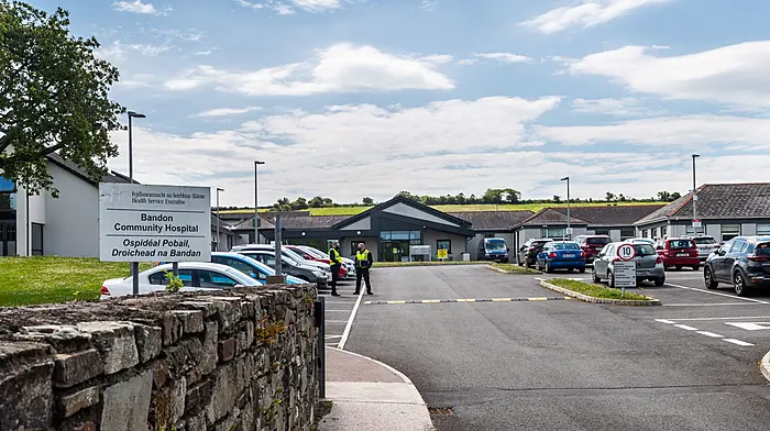 Bed shortage means Bandon woman (75) travels 500km every week to visit husband Image