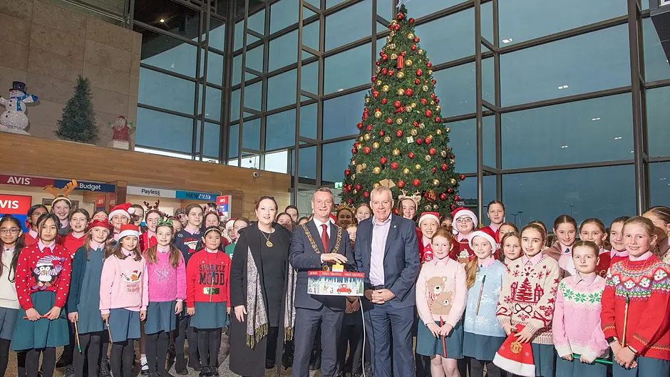 Lord Mayor switches on Christmas lights at Cork Airport Image