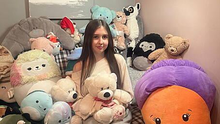 Sophie O'Reilly's toys trek 9,000km Image