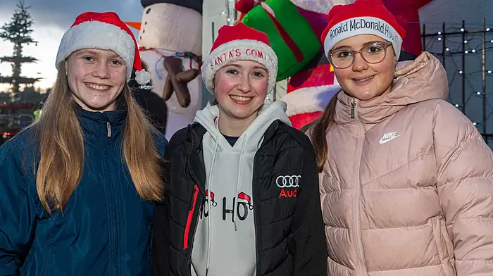 Mia Kwoka, Rosscarbery, Mia Collins, Leap, and Ethel Hayes, Rosscarbery at the Leap Lights Up Parade. (Photo: Andy Gibson)