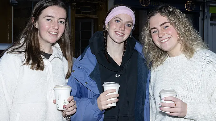Cuppa's in Clon: Clonakilty's Moya Knowles (left ) with Ailise O'Sullivan (centre) and Jessica Crowley both from Skibbereen met up for a cuppa in Clonakilty. Photo: Martin Walsh.
