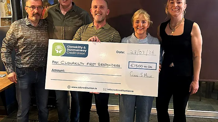 Pictured are two of the Clonakilty 5 Mile Road Race organisers, David Henry and Aoife McAuley; in the centre are Tom Mulcahy, Noel White, and Hetty Walsh, all members of Clonakilty Area Community First Responders, at the recent fundraiser presentation night. Clonakilty 5 Mile Road Race was one of the local groups that contributed to the purchase of life saving equipment.)