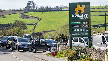 Councillors back protesters but whip applies in confidence vote Image