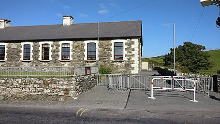 Parents’ plea for pupils as they warn that traffic chaos near school in Castletownsend is ‘an accident waiting to happen’ Image