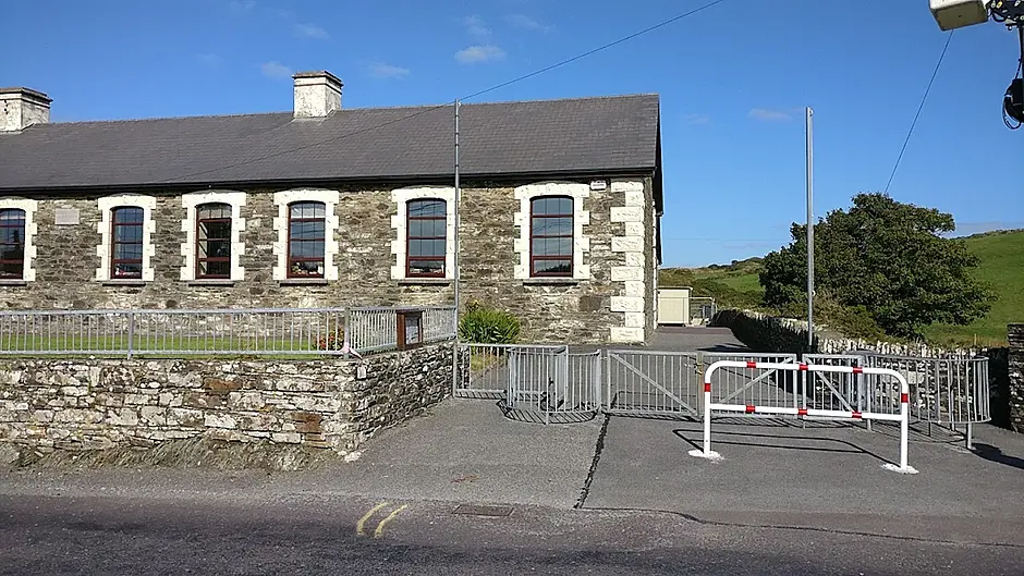 Parents’ plea for pupils as they warn that traffic chaos near school in Castletownsend is ‘an accident waiting to happen’ Image