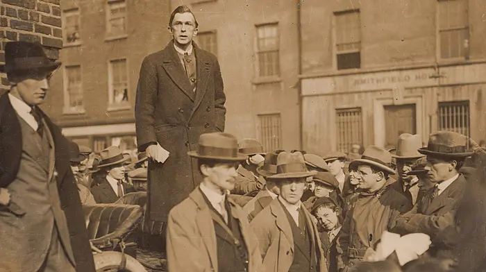 Treaty critics executed for defending the Republic Image
