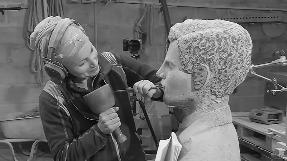 Master sculptor creates monument to Ballineen legend Dick Barrett Image