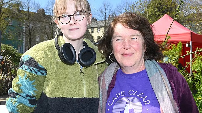 Locals Aimee Mulcahy (left) and Aileen Hart enjoying the sunshine and clear skies in Emmet Square.   (Photo: Martin Walsh)