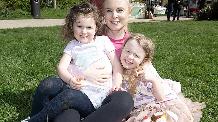The O'Mahony family from Ahiohill (from left) Willow, Caroline and Harper, having a picnic in Kennedy Gardens, Clonakilty.    (Photo: Martin Walsh)
