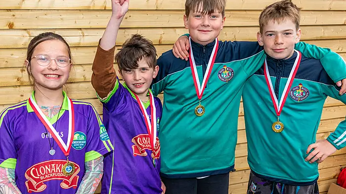 The Gaelscoil Mhichíl Uí Choileáin/Knockskeagh NS crew with their medals. (Photo: Andy Gibson)