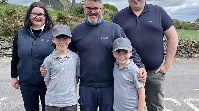 Lorna Twomey (ag advisor), Aidan O’Donovan (Bantry Farm Centre) and Brian O’Sullivan (transport manager) with Fionn and Rían O’Donovan during the recent visit by the Drinagh milk lorry to Dromore National School.