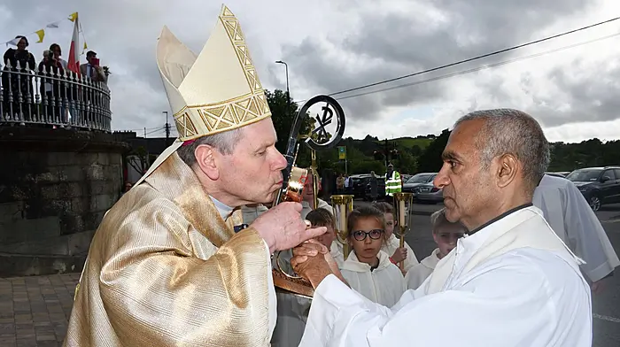 Crowds queue in Skibbereen to see saint's relics Image