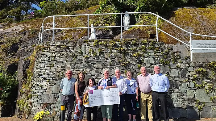 The Glengarriff Active Retired group presenting a cheque of €1299.10 to Councillor Finbarr Harrington following a coffee morning which was recently held in Glengarriff in aid of Stand4Feile. From left: Jimmy O’Sullivan, Ann Harrington, Berry Skuce, Peggy O’Sullivan, Finbarr Harrington, Amy Flahive, Jim Morrissey and Fr Niall Howard.