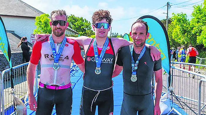 The winner, Galway Triathlon Club’s Senan McDonnell  defended his title, claiming victory for two year’s in succession. Denis Hegarty 2nd,  produced the fastest run split of the day, clocking 16:48 for the 5km course and  Cork Triathlon Club’s Donncha Kiely was  third.  Photo courtesy of Michael Buckley.