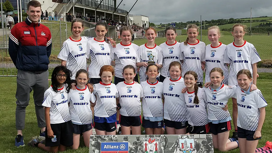 Scoil Chúil Aodha, runners up in the Roinn 4 Girls final, with with Cork star David Buckley. (Photo: Paddy Feen)