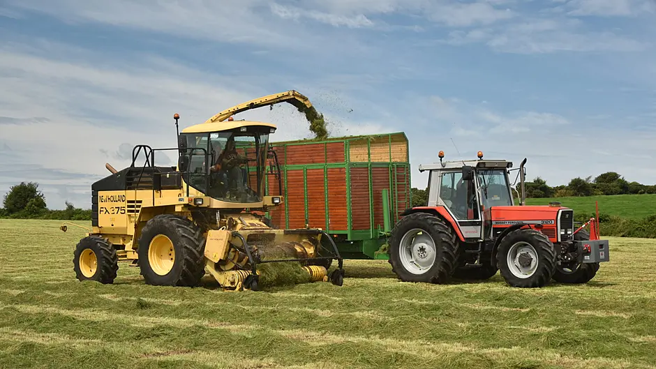 FARM CLASSICS: Three horse race to break speeds of 500hp saw New Holland move ahead Image
