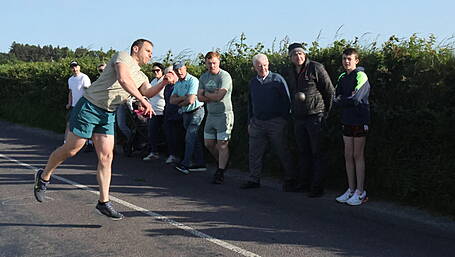ROAD BOWLING: Bandon man James O’Donovan powers into men’s senior semi-finals Image