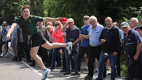 ROAD BOWLING: Darragh Dempsey and Johnny O’Driscoll in all West Cork county final Image