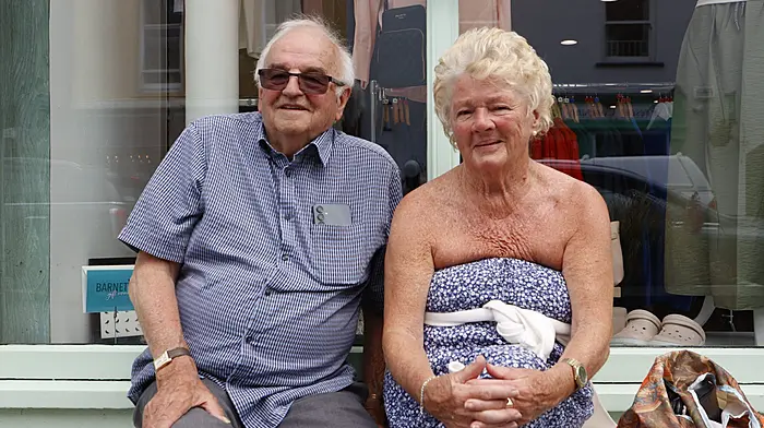 Pat Lynott and Vera Lavin making the most of the sunshine while spending a relaxing afternoon in Schull.  (Photo: Carlos Benlayo)