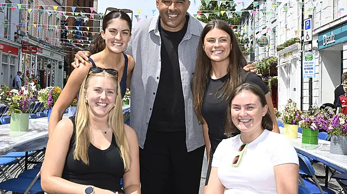 Special guest and former Munster and Irish rugby legend Simon Zebo with (from left) Anna Carey, Clonmel, Aoife White, Bronagh Deasy and Ellen Daly, all from Clonakilty enjoying Irish Yogurts Clonakilty Street Carnival. (Photo: Martin Walsh)