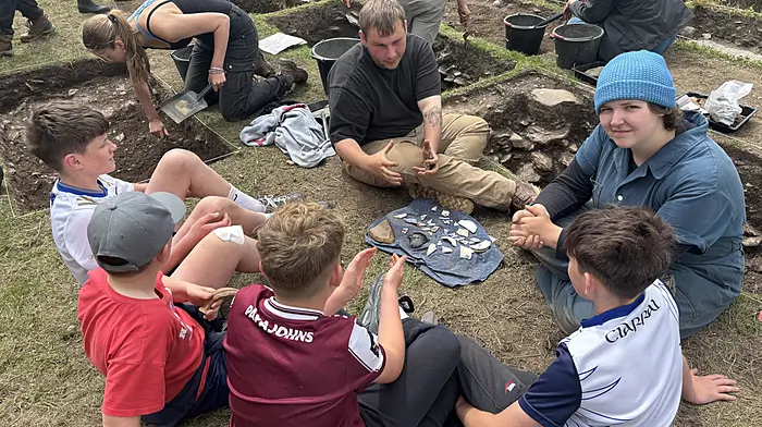 Rath NS walked to an archaeological dig taking place locally to visit University of Maryland (USA) students, excavating a pre famine site. Pupils met with the students in small groups, learned about archaeology, their findings and also got to do some treasure hunting themselves. This was followed by a picnic in the sun before returning to school.