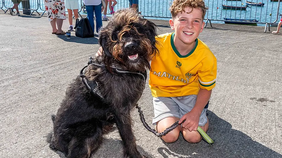 Round 4 of the Celtic Ross Hotel South West Rowing Championships was held in Castletownshend today. Clubs from across West Cork made the trip to the small seaside village for a day of rowing action under a blazing sun. Rían Hodnett and his dog 'Otis' from Kilmacsimon Quay RC enjoying the regatta. Picture: Andy Gibson.