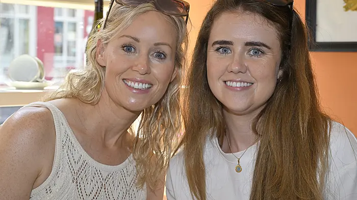 Anita McCarthy (left) from Ahiohill and her sister Caoimhe Sexton, Ladysbridge met up for chat in Gearóidín’s, Pearse Street, Clonaklilty. Photo: Martin Walsh.