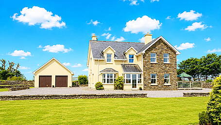 HOUSE OF THE WEEK: Lifestyle to be envied at impressive rural retreat Image