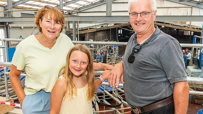 Bernie and Callie Walsh from Ballineen with Sean Barry from Ballydehob attending the rotary milking parlour open day on the farm of Denis and Claire White where hundreds of people attended to view the White’s 34 unit E100 H bail rotary unit.  (Photo: Andy Gibson)