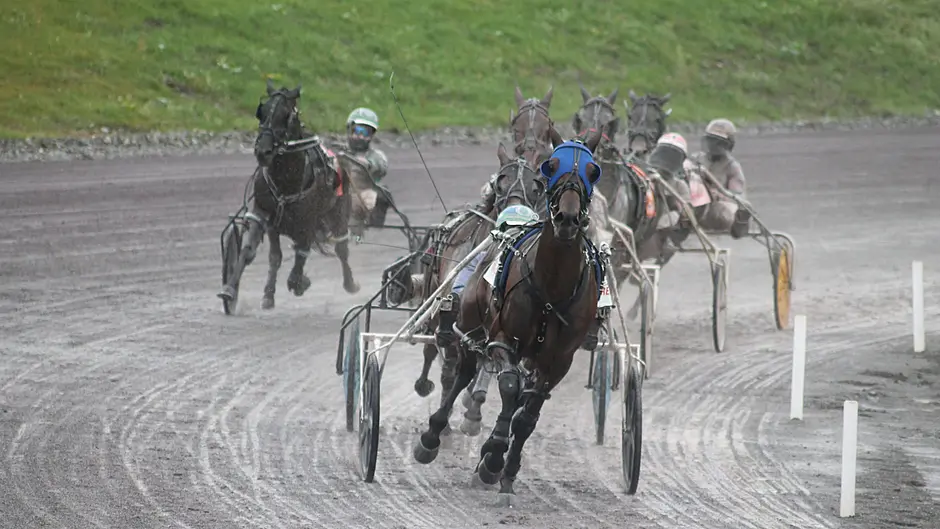 Jamie Hurley boosts title hopes with double success Image