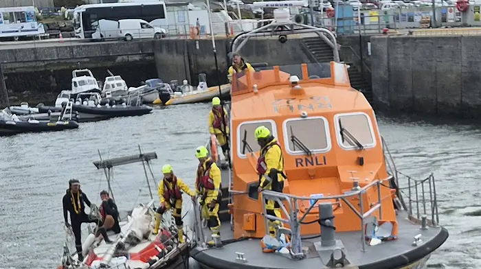 Baltimore lifeboat helps yacht grounded on rocks Image