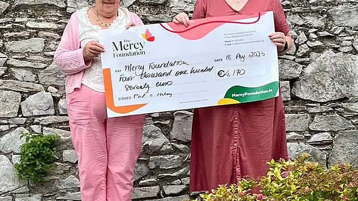 Phil O’Mahony presenting a cheque of €4,170 to Louise O’Brien of The Mercy Hospital Foundation in Cork. Phil hosted a coffee day in her home and garden for friends and family which was generously supported.